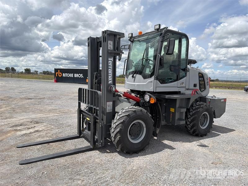Terramax ZY-35A 7700 lb 4x4 Montacargas Todo Terre Tereptargonca