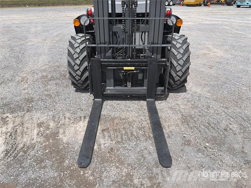 Terramax ZY-35A 7700 lb 4x4 Montacargas Todo Terre Tereptargonca