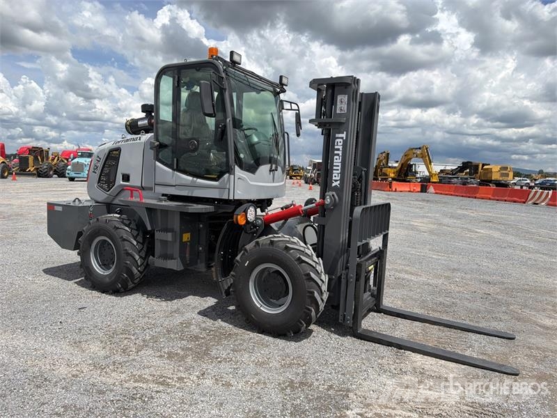 Terramax ZY-35A 7700 lb 4x4 Montacargas Todo Terre Tereptargonca