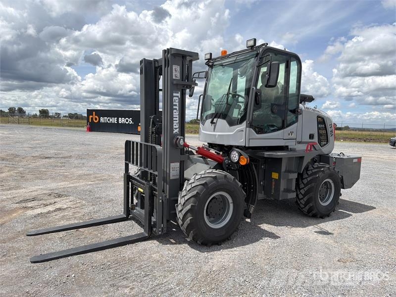 Terramax ZY-35A 7700 lb 4x4 Montacargas Todo Terre Tereptargonca