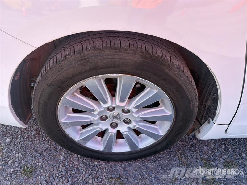 Toyota Sienna Camioneta / Minivan Kistehergépjárművek