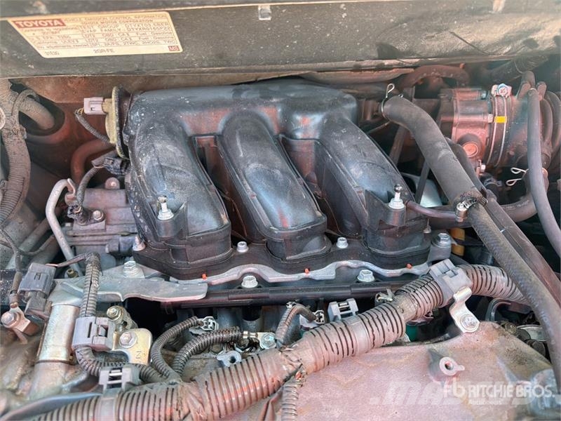 Toyota Sienna Camioneta / Minivan Kistehergépjárművek