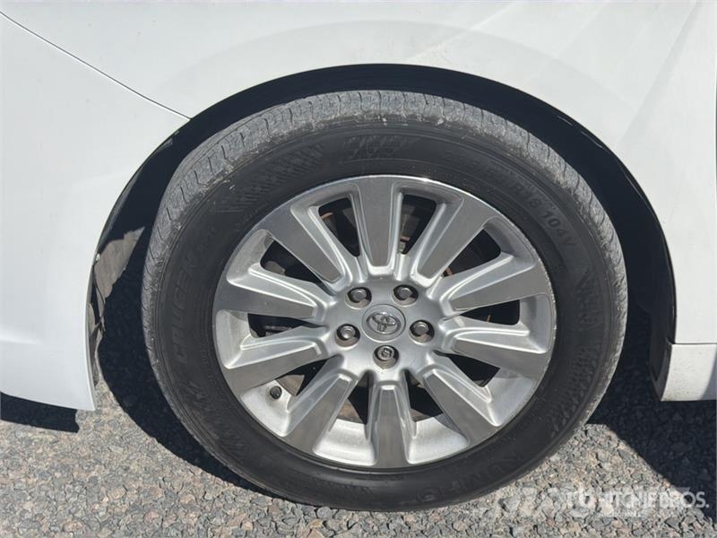 Toyota Sienna Camioneta / Minivan Kistehergépjárművek