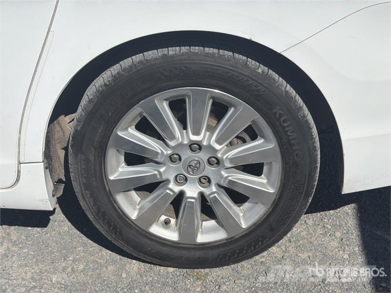 Toyota Sienna Camioneta / Minivan Kistehergépjárművek