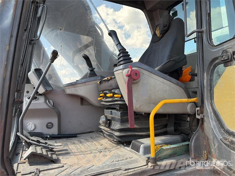 Volvo EC210DL Excavadora Hidraulica / Tracked Excavator Raupenbagger