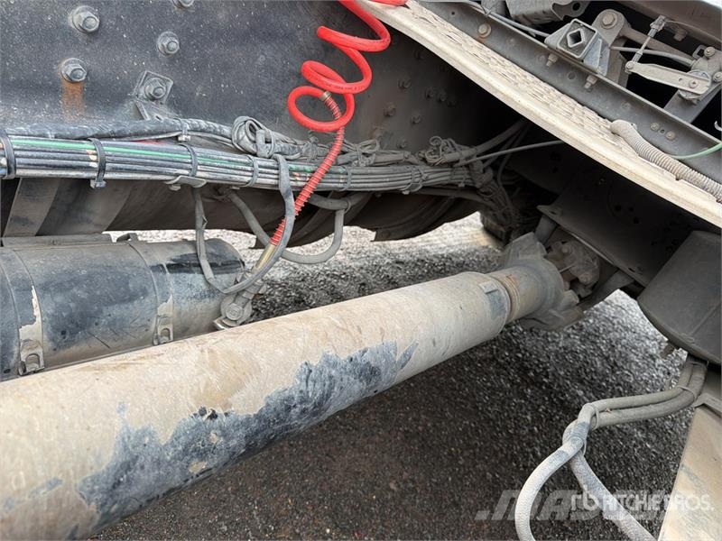 Volvo VNL 64T 630 6x4 Tractocamion con Dormitorio / T/A Tegljači