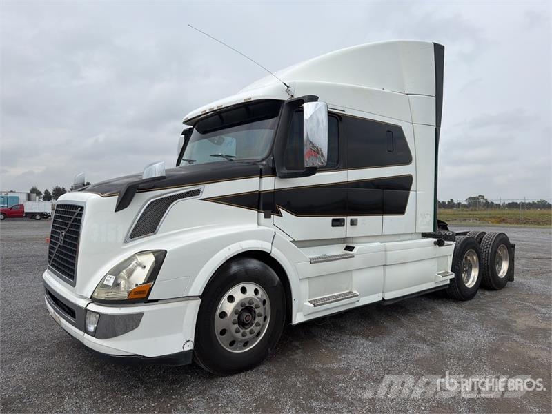 Volvo VNL 64T 630 6x4 Tractocamion con Dormitorio / T/A Truck Tractor Units
