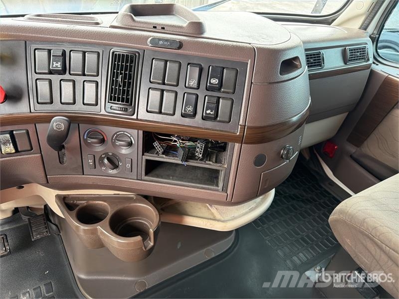 Volvo VNL 64T 630 6x4 Tractocamion con Dormitorio / T/A Truck Tractor Units