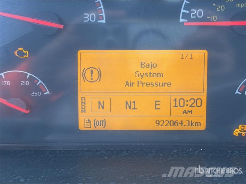 Volvo VNL 64T 630 6x4 Tractocamion con Dormitorio / T/A Tegljači