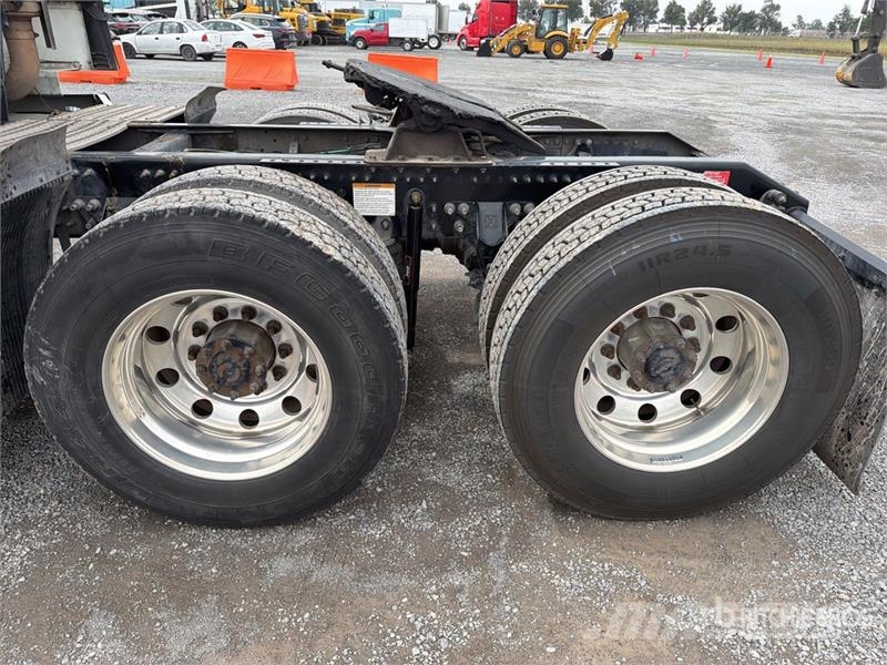 Volvo VNL 64T 630 6x4 Tractocamion con Dormitorio / T/A Truck Tractor Units