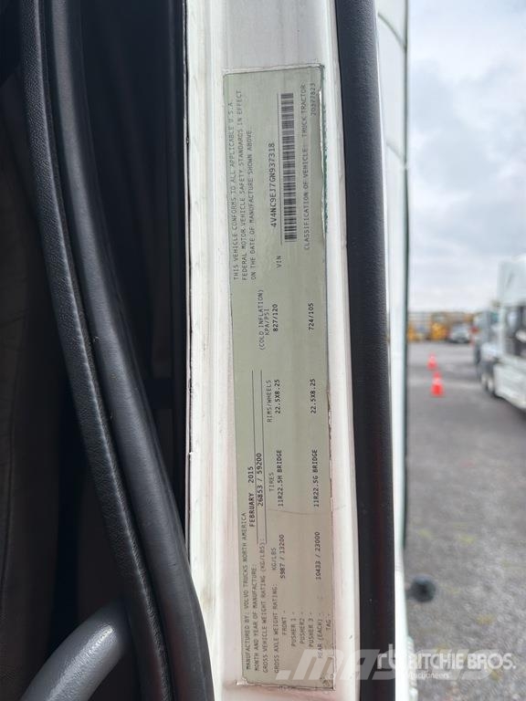 Volvo VNL 64T 630 6x4 Tractocamion con Dormitorio / T/A Truck Tractor Units
