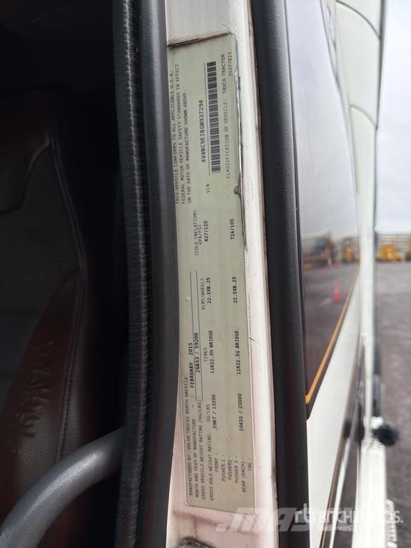 Volvo VNL 64T 630 6x4 Tractocamion con Dormitorio / T/A Tegljači