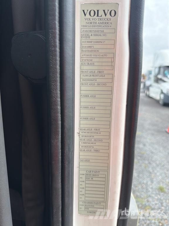 Volvo VNL 64T 630 6x4 Tractocamion con Dormitorio / T/A Truck Tractor Units