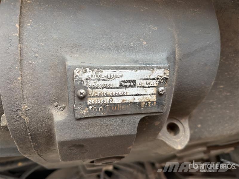 Volvo VNL 64T 630 6x4 Tractocamion con Dormitorio / T/A Ťahače