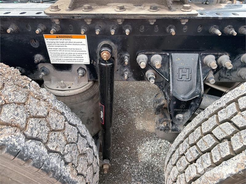 Volvo VNL 64T 630 6x4 Tractocamion con Dormitorio / T/A Truck Tractor Units