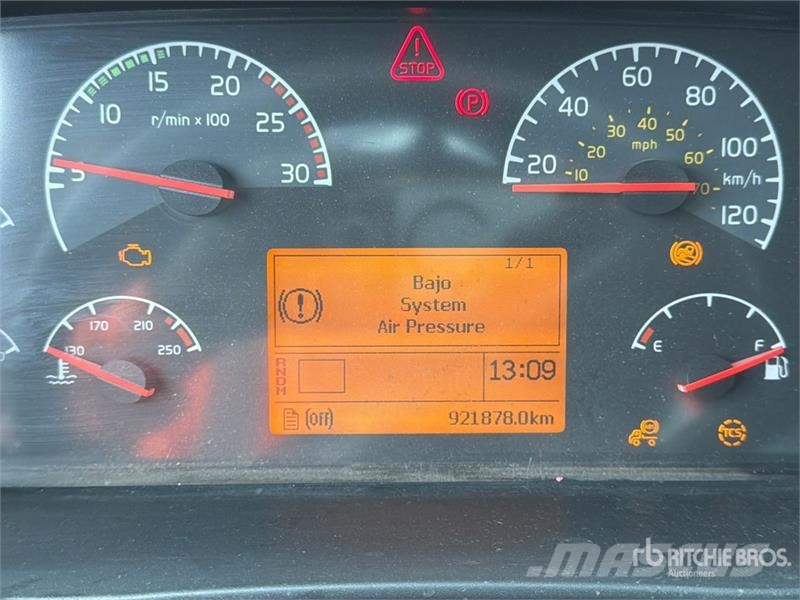 Volvo VNL 64T 630 6x4 Tractocamion con Dormitorio / T/A Ťahače