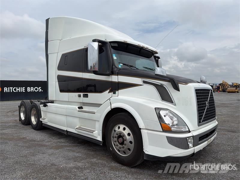 Volvo VNL 64T 630 6x4 Tractocamion con Dormitorio / T/A Truck Tractor Units