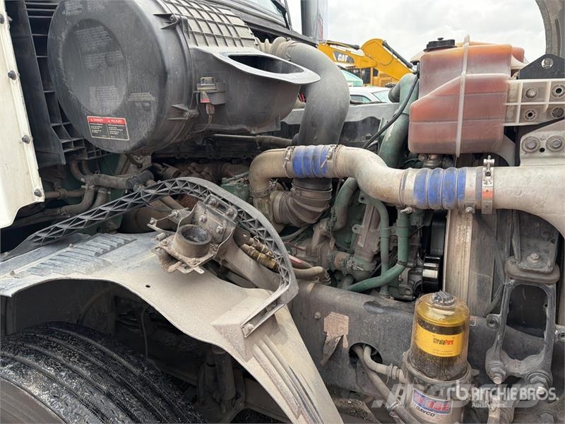 Volvo VNL 64T 630 6x4 Tractocamion con Dormitorio / T/A Truck Tractor Units