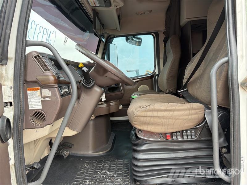 Volvo VNL 64T 630 6x4 Tractocamion con Dormitorio / T/A Truck Tractor Units