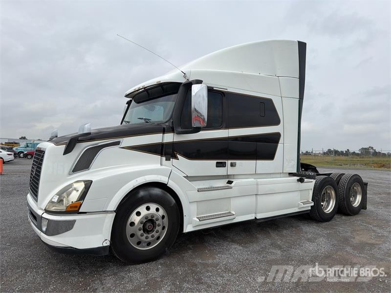 Volvo VNL 64T 630 6x4 Tractocamion con Dormitorio / T/A Truck Tractor Units