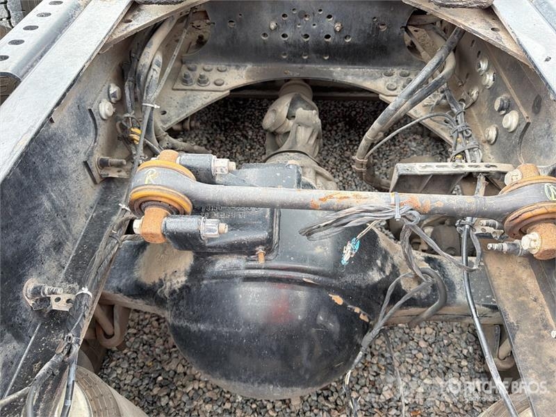 Volvo VNL 64T 630 6x4 Tractocamion con Dormitorio / T/A Ťahače
