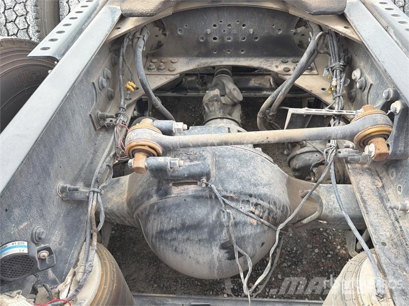 Volvo VNL 64T 630 6x4 Tractocamion con Dormitorio / T/A Truck Tractor Units