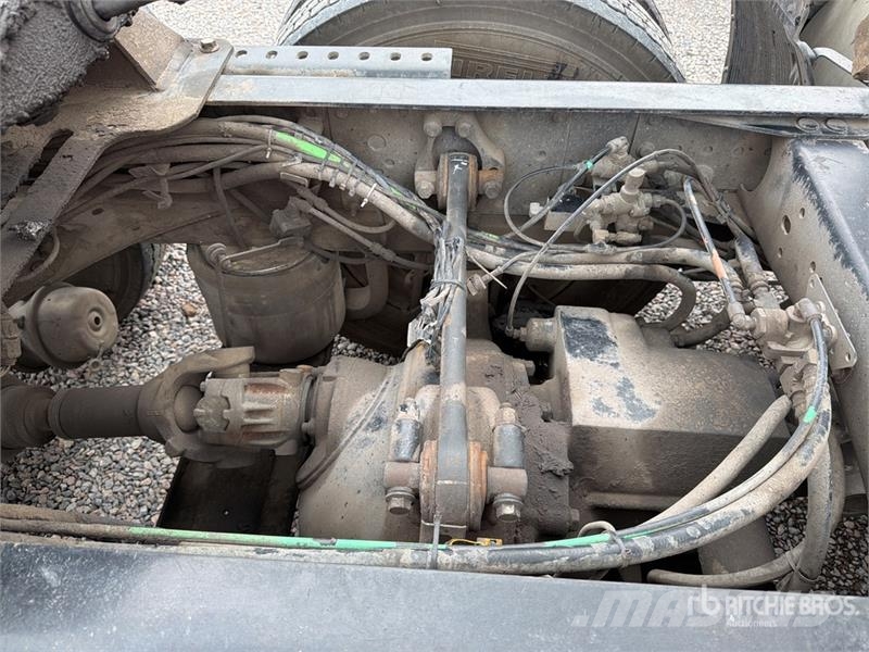Volvo VNL 64T 630 6x4 Tractocamion con Dormitorio / T/A Ťahače
