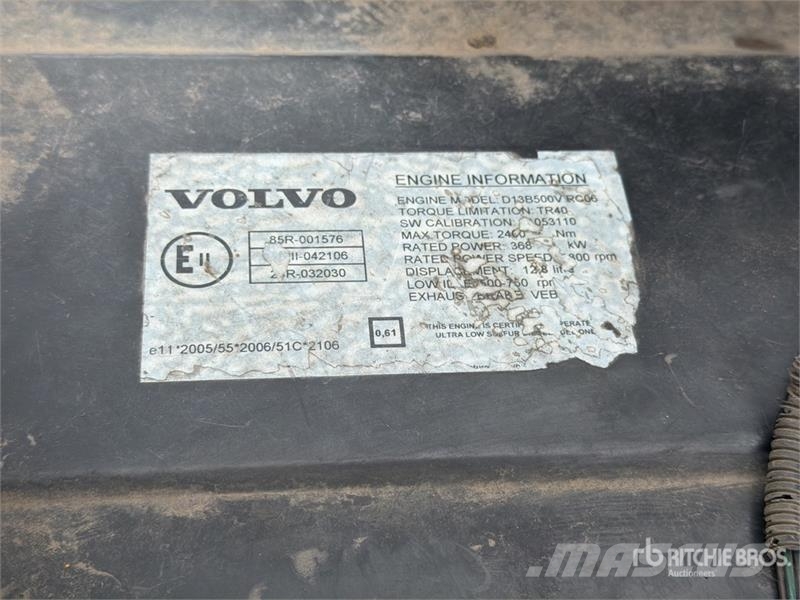 Volvo VNL 64T 630 6x4 Tractocamion con Dormitorio / T/A Ťahače