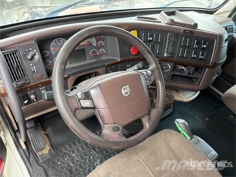 Volvo VNL 64T 630 6x4 Tractocamion con Dormitorio / T/A Truck Tractor Units