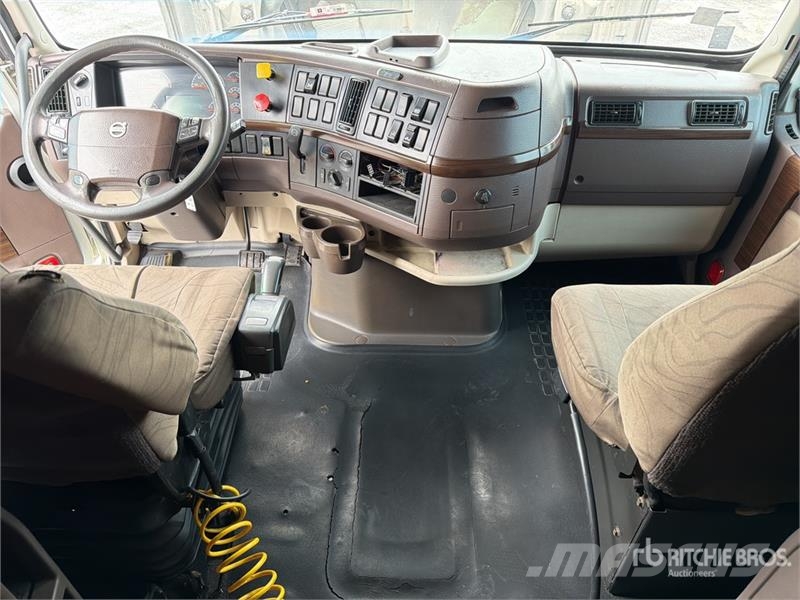 Volvo VNL 64T 630 6x4 Tractocamion con Dormitorio / T/A Truck Tractor Units