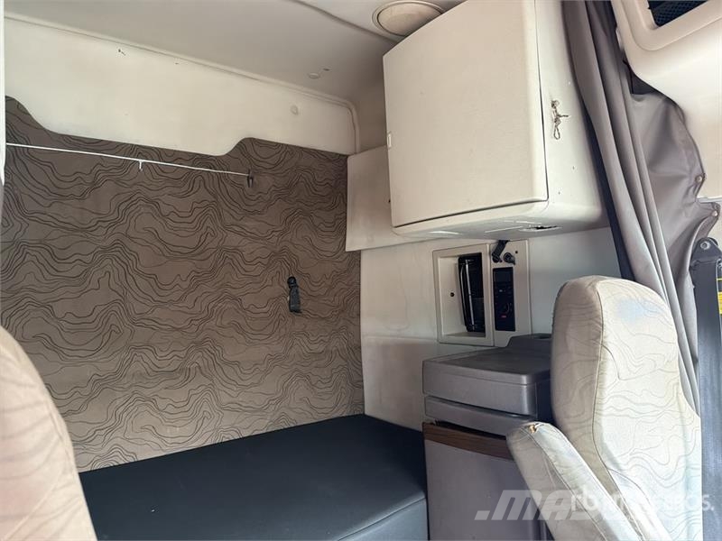 Volvo VNL 64T 630 6x4 Tractocamion con Dormitorio / T/A Truck Tractor Units