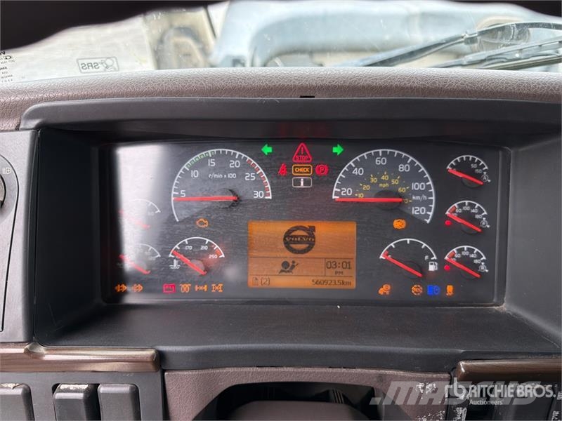 Volvo VNL64T-630 6x4 Tractocamion con Dormitorio / T/A S Tegljači