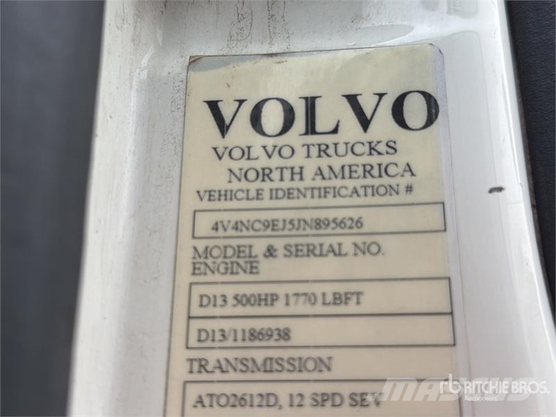 Volvo VNL64T-630 6x4 Tractocamion con Dormitorio / T/A S Tegljači