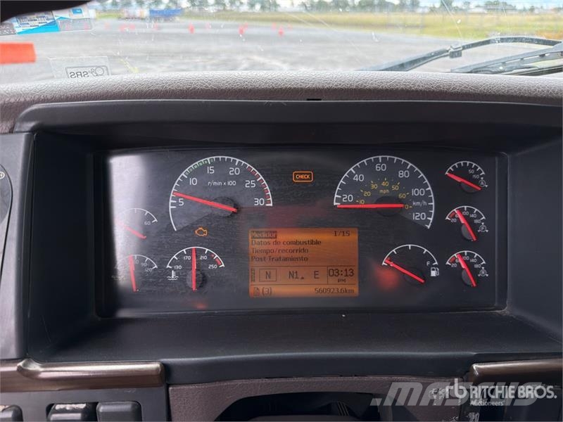 Volvo VNL64T-630 6x4 Tractocamion con Dormitorio / T/A S Tegljači