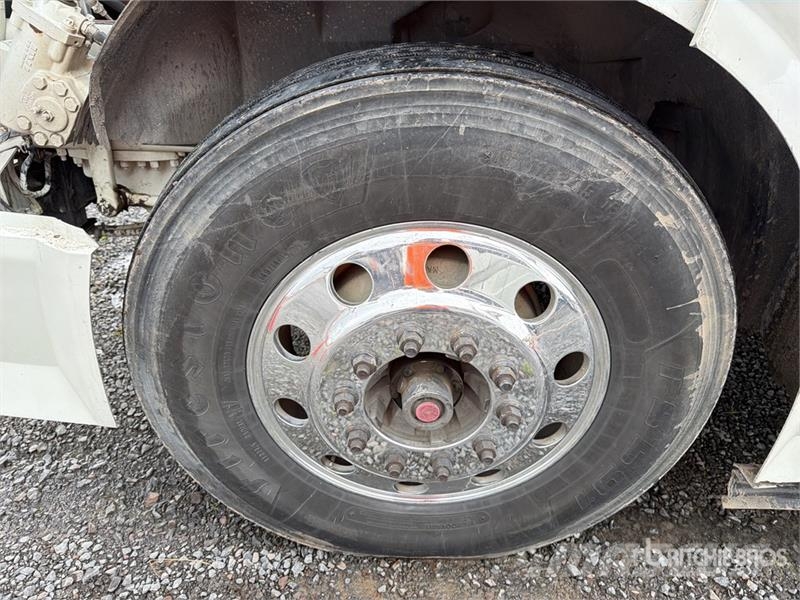 Volvo VNL64T-630 6x4 Tractocamion con Dormitorio / T/A S Tegljači