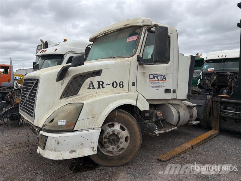 Volvo VNL64T300 Camiones tractor