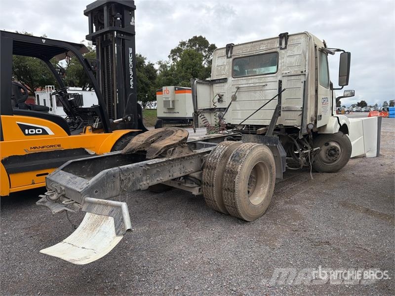 Volvo VNL64T300 Camiones tractor