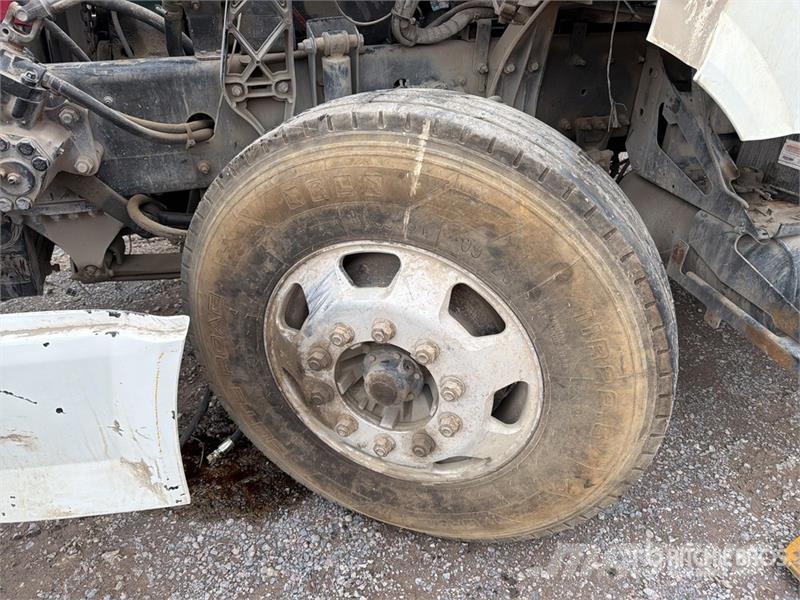 Volvo VNL64T300 Camiones tractor