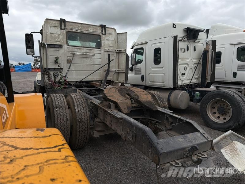Volvo VNL64T300 Camiones tractor