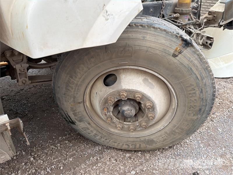 Volvo VNL64T300 Camiones tractor