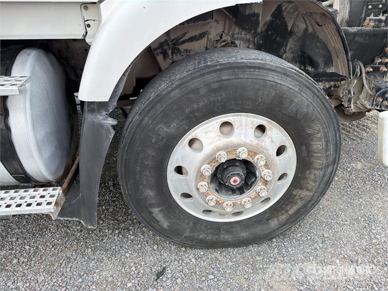 Volvo VNL64T430 6x4 Tractocamion / T/A Sleeper Truck Tra Tegljači