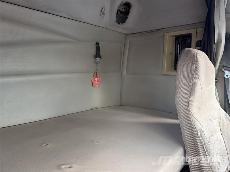 Volvo VNL64T430 6x4 Tractocamion / T/A Sleeper Truck Tra Tegljači
