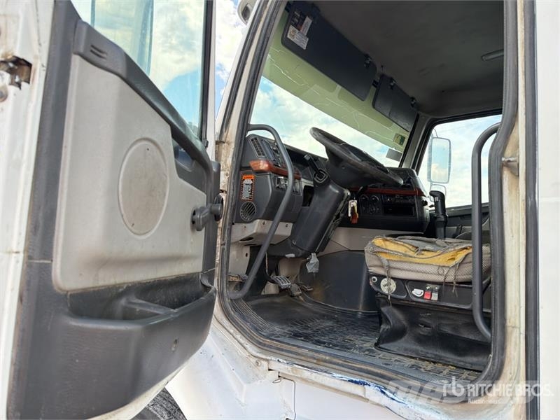 Volvo VNL64T430 6x4 Tractocamion / T/A Sleeper Truck Tra Tegljači