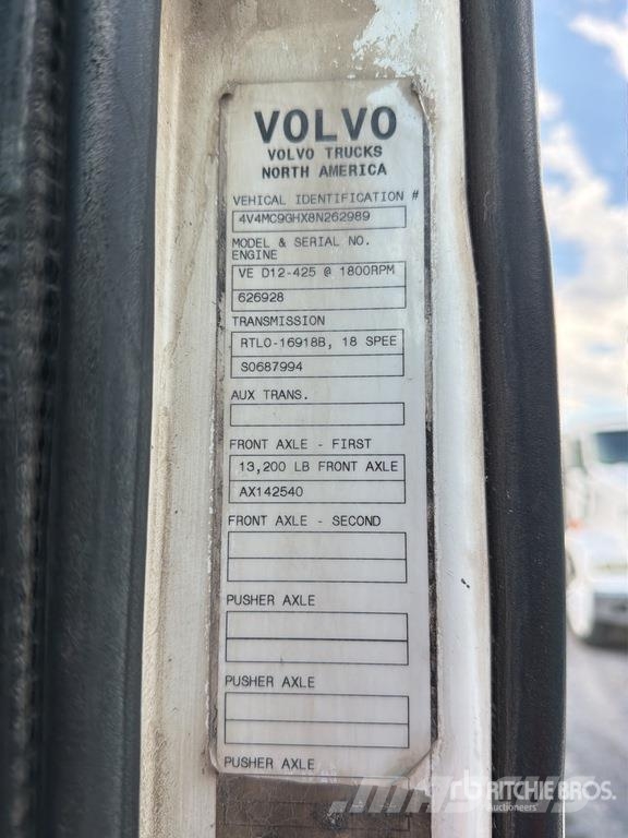 Volvo VNL64T430 6x4 Tractocamion / T/A Sleeper Truck Tra Tegljači