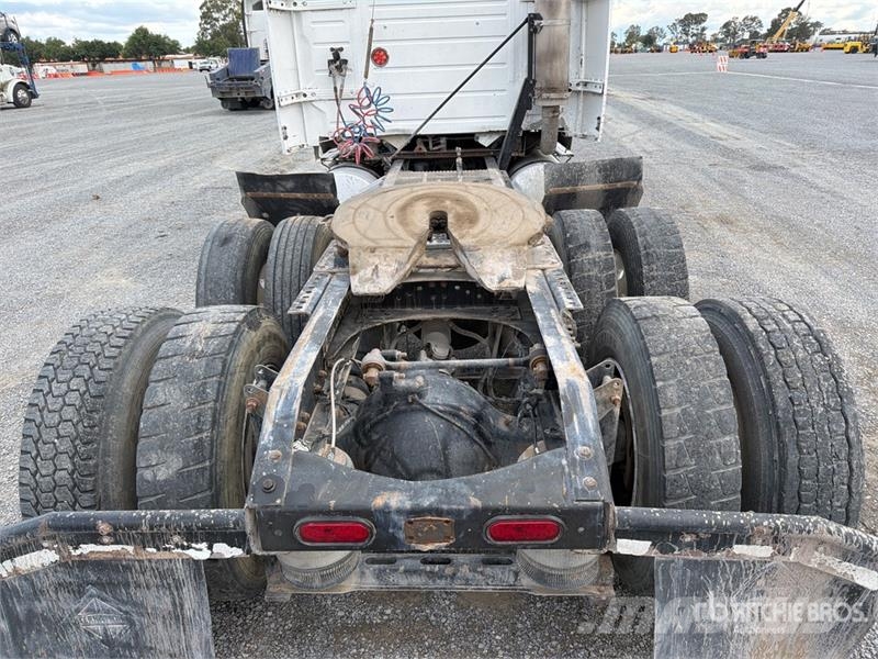 Volvo VNL64T430 6x4 Tractocamion / T/A Sleeper Truck Tra Tegljači