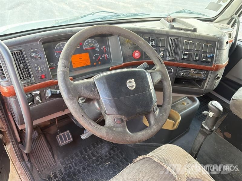 Volvo VNL64T430 6x4 Tractocamion / T/A Sleeper Truck Tra Tegljači