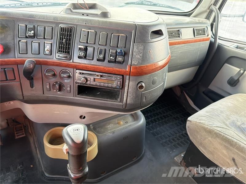 Volvo VNL64T430 6x4 Tractocamion / T/A Sleeper Truck Tra Tegljači