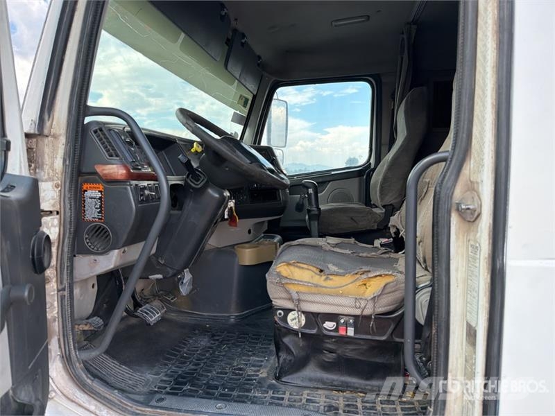 Volvo VNL64T430 6x4 Tractocamion / T/A Sleeper Truck Tra Tegljači