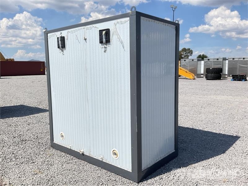  WC-2 7 ft 3 in x 3 ft 11 in 2 Person Skid-Mounted  مكونات أخرى
