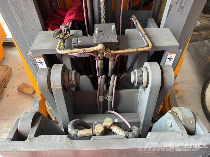 Xilin CQDH20C 3500 lb Montacargas Electrico (INOPERABLE) Skjutstativtruck